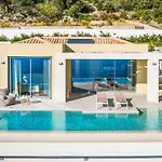 Vila Sorian Kitrino *