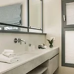Vila Sorian Kitrino *